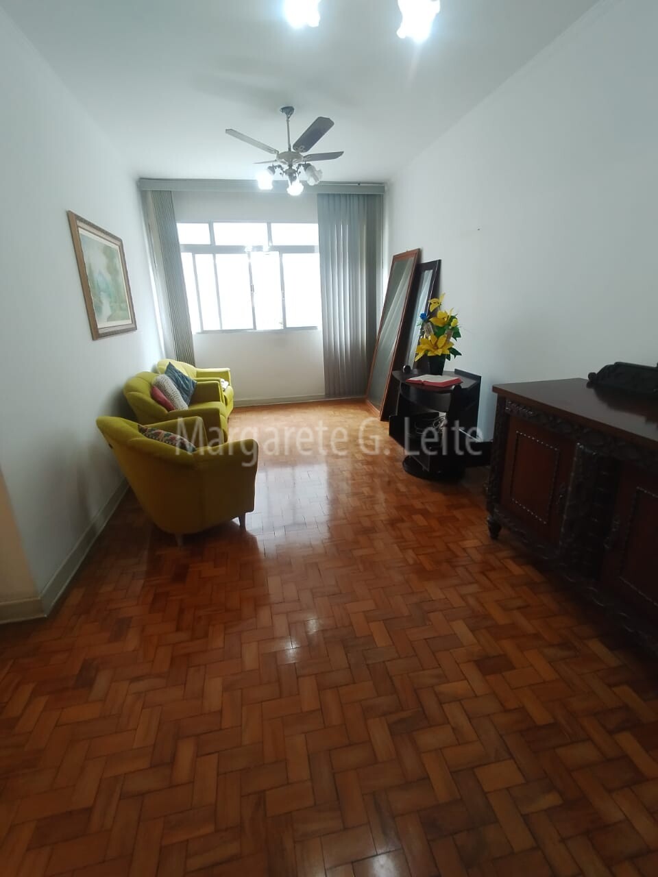 MGL2263 – Gonzaga – Apartamento 3 dormitórios, depen empregada, 1 vaga 200 m da praia